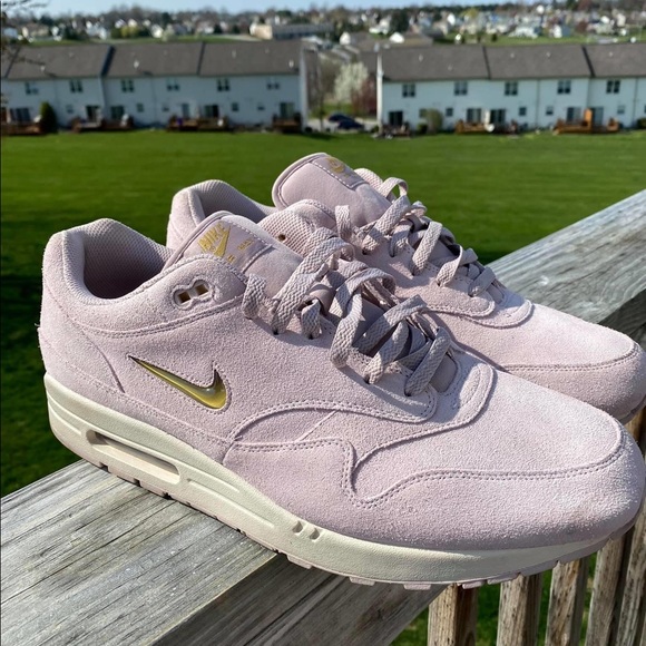 Nike Other - Air max 1 jewel